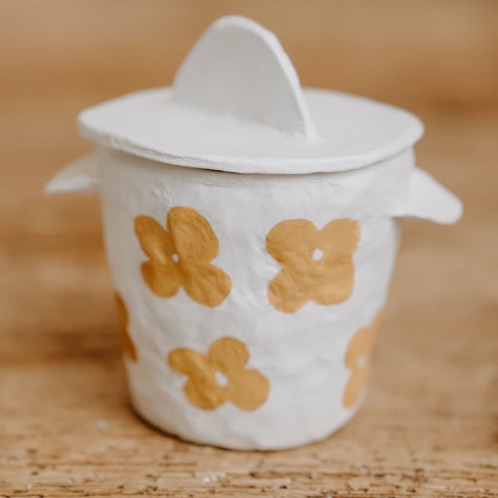 Petite création fait main avec un couvercle