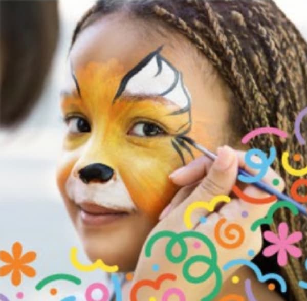 Petite fille maquillée.