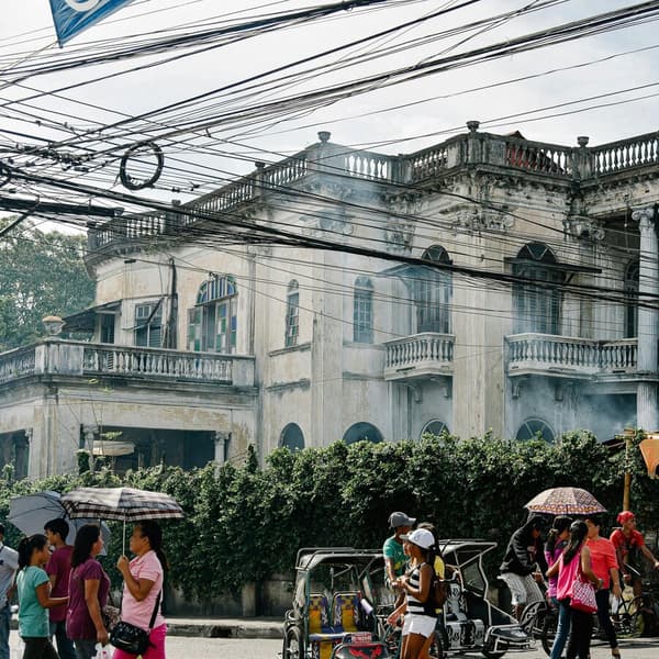 Photo by Denniz Futalan: https://www.pexels.com/photo/don-joaquin-ledesma-ancestral-house-in-iloilo-18717526/