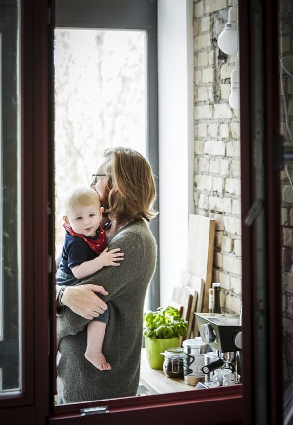Photo d’Adam et de son fils Louie.