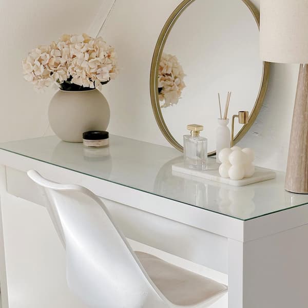 Picture of a dressing table shared on Instagram by @wonen.met.lef