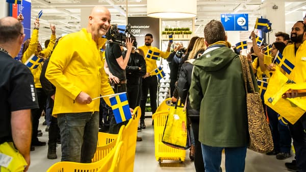 Picture of Peter Jelkeby, Country Retail Manager and Chief Sustainability Officer, IKEA UK & Ireland, greeting customers entering the store