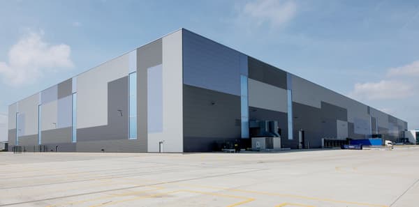 Picture of the exterior of the Dartford distribution centre