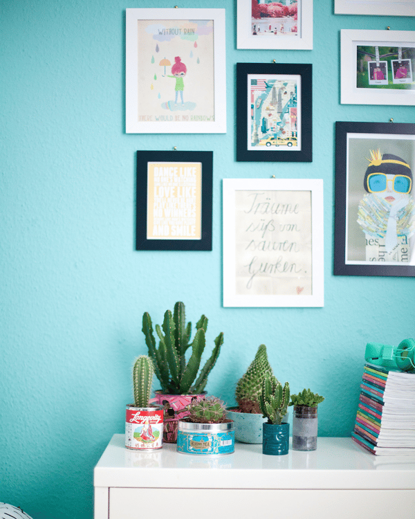 Pictures are perfect to decorate a child's bedroom while avoiding ever-dreaded posters