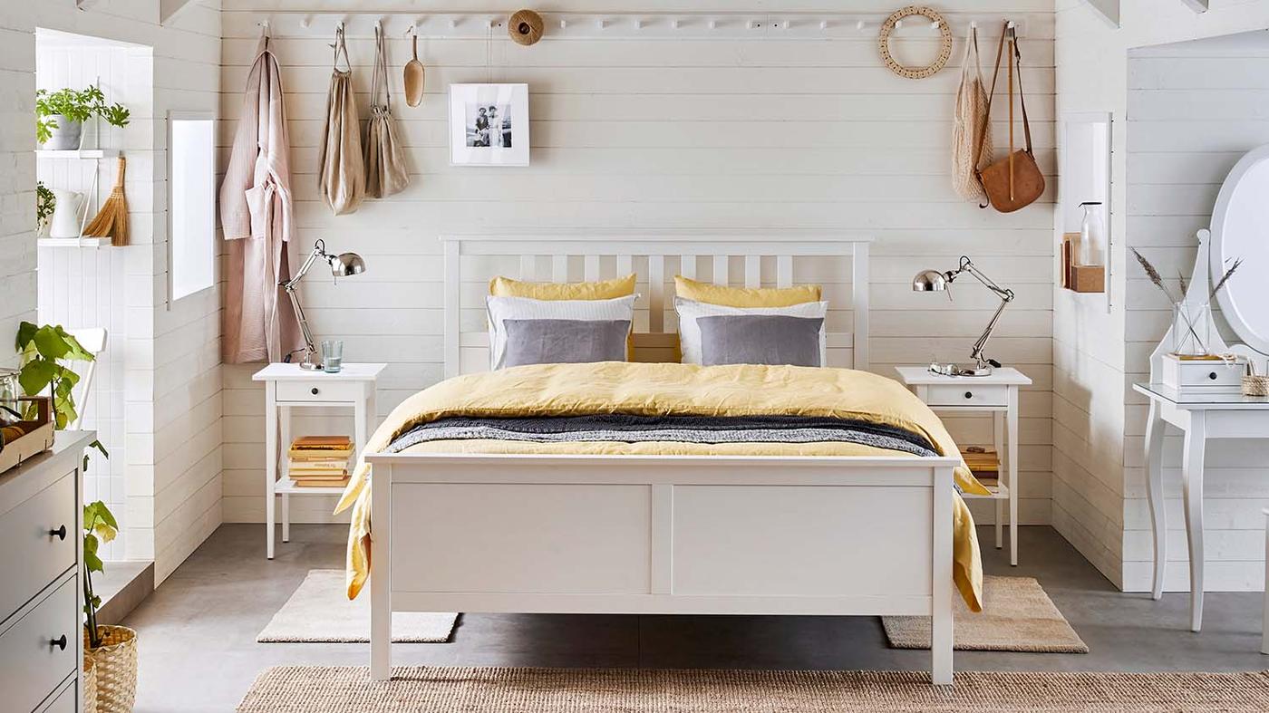 Piękne wnętrze, w którym odpoczynek będzie przyjemnością.; HEMNES Rama łóżka, biała bejca/Lönset140x200 cm