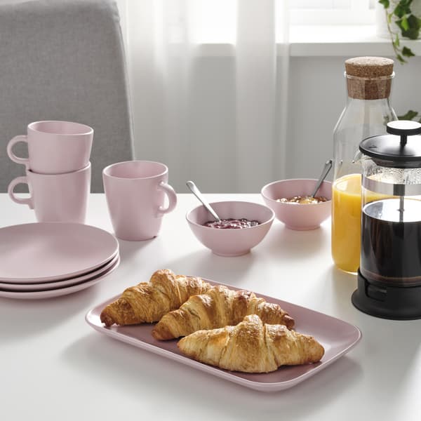 Pink plates from the FÄRGKLAR series
