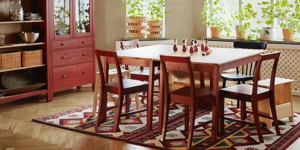PINNTORP Tisch und Stühle in rot