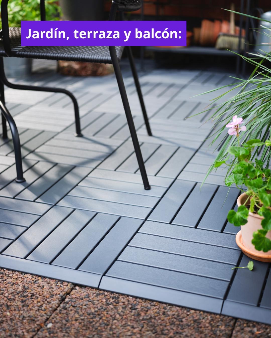 Piso de exterior RUNNEN negro junto a silla negra con llamado desde