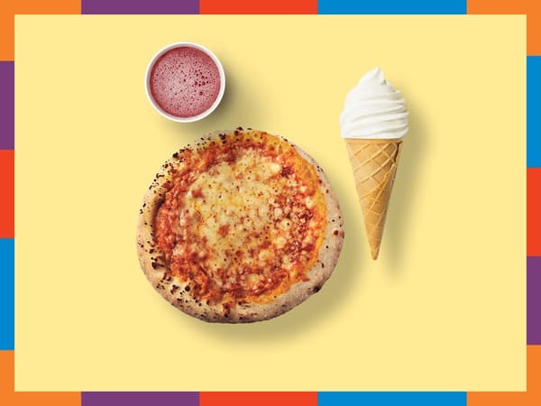 Pizza à côté d'un ramequin blanc contenant une boisson rose et d'un cornet de glace vanille détourés sur fond jaune pâle avec bordure de couleurs rouge, bleu, violet, orange et vert.