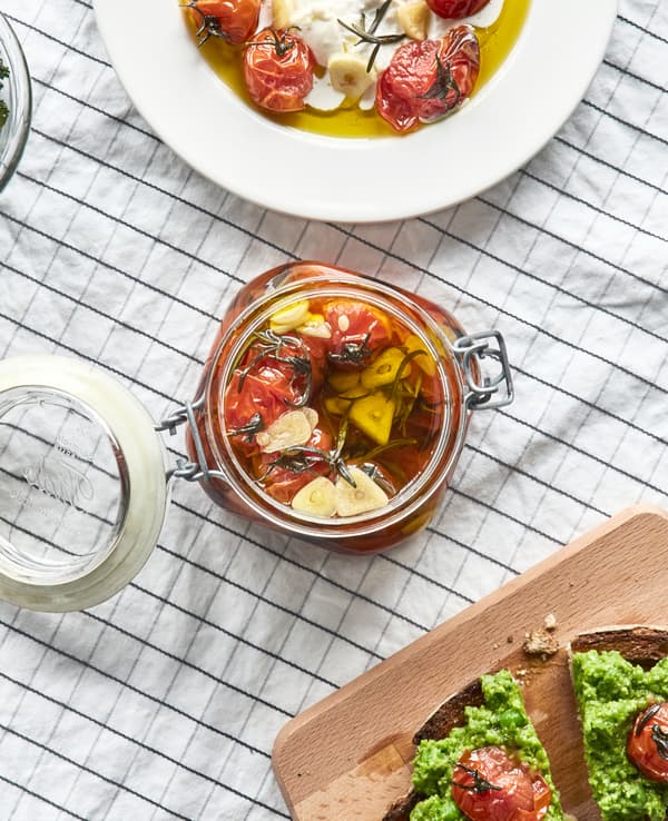 Planning a dinner in your living room and need help with your cooking routine? Get organised with a big selection of smart containers for food, such as IKEA VARDAGEN jar with lid in clear glass.