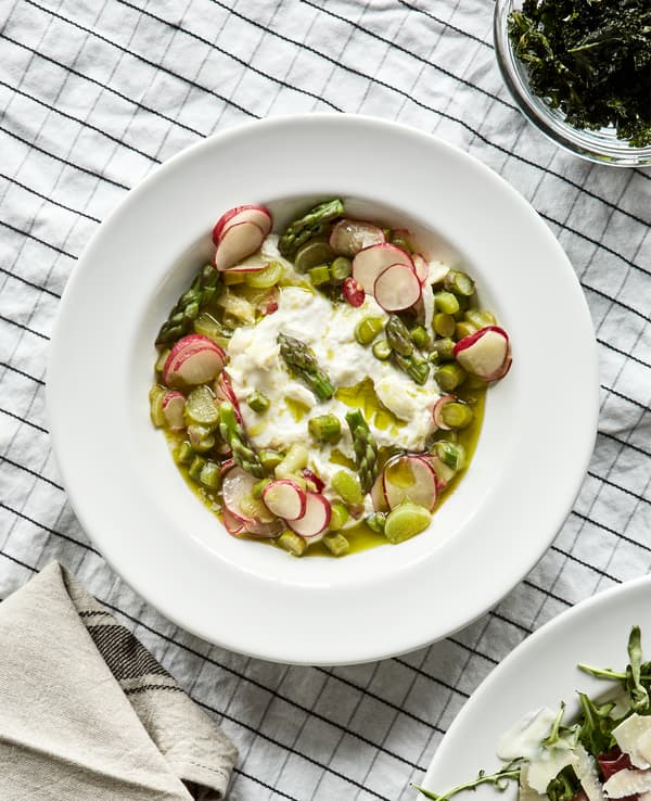 Planning a dinner party in your living room? Get inspired by different series of table ware from IKEA, such as VARDAGEN. Simple yet timeless tableware with a traditional style and attention to detail that frames the food on your table well.