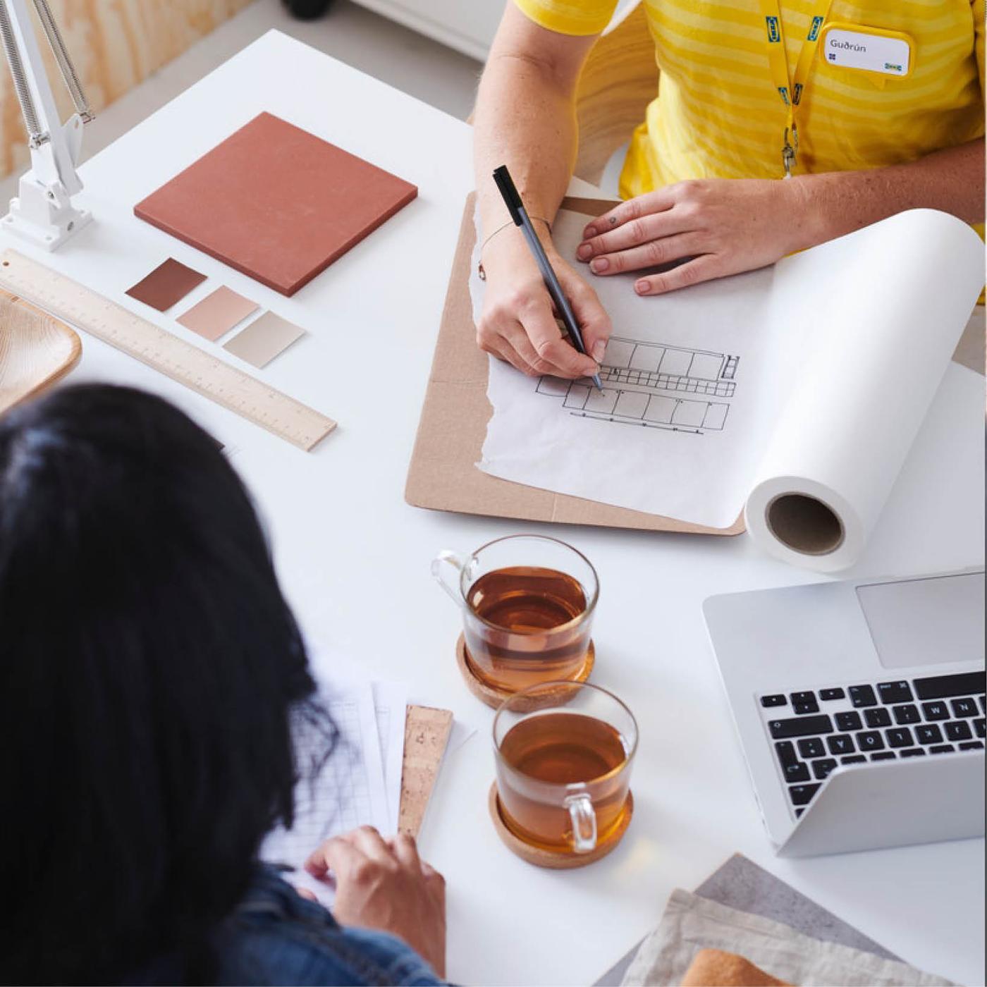 planning van ruimte met IKEA werknemer