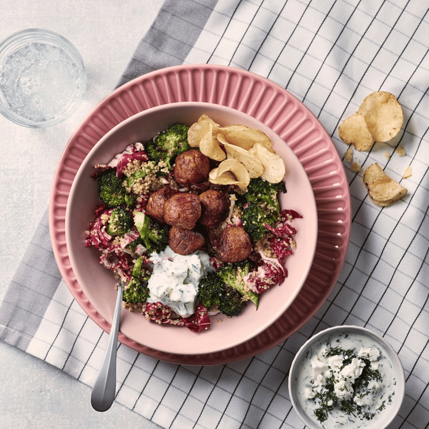 Plant balls with quinoa salad