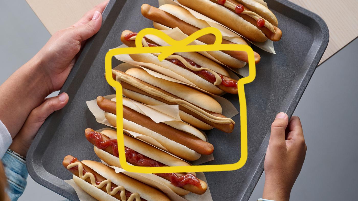 Plateau met hotdogs