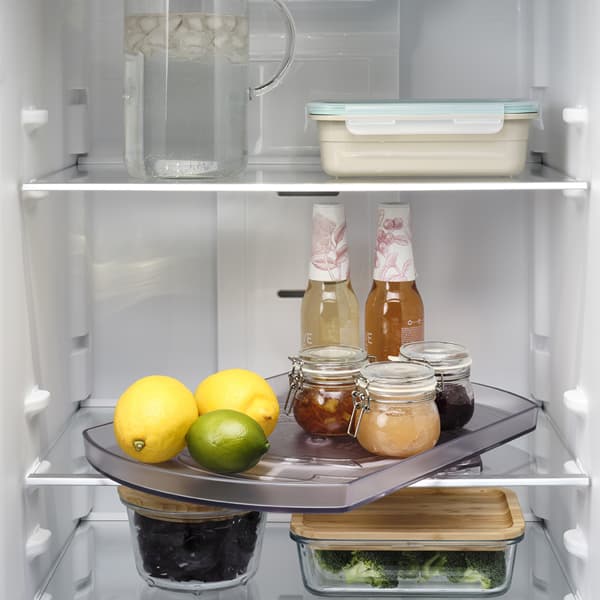 Plateau tournant de présentation dans un frigo