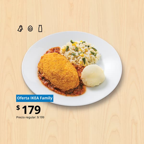 Platillo de pechuga de pollo Cordon Bleu servida con salsa de tomate, acompañada de puré de papa y risotto de coliflor

