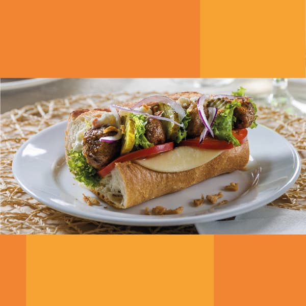 plato con bocadillo de albóndigas