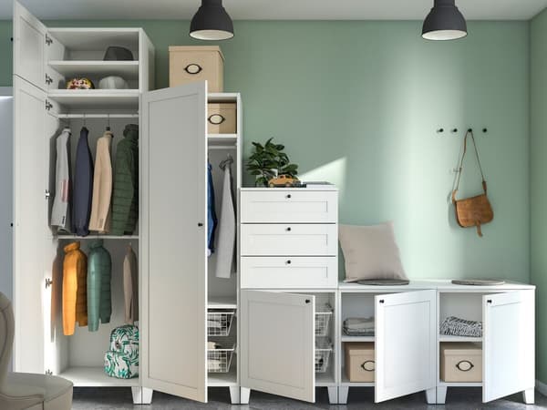 PLATSA Kombination mit Kleidung und Boxen