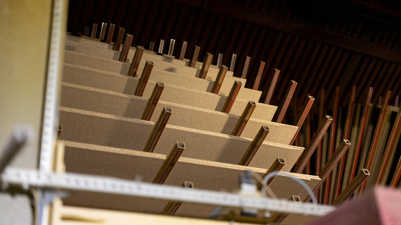 Podjetje IKEA bo nadomestilo lepila iz fosilnih virov z lepili na biološki osnovi.