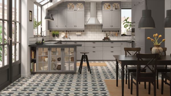 pohled na bilu kuchyn