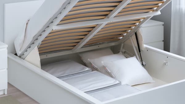 Pojemnik pod materacem w łóżku z pojemnikiem MALM.