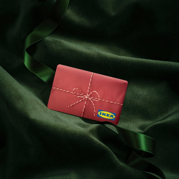 Poklon-kartica na zelenoj pozadini