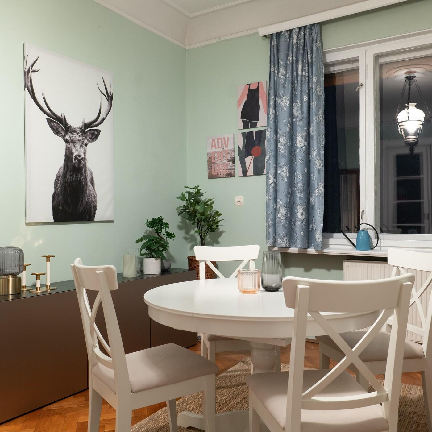 Pokój dzienny dla miłośników spędzania czasu w domu