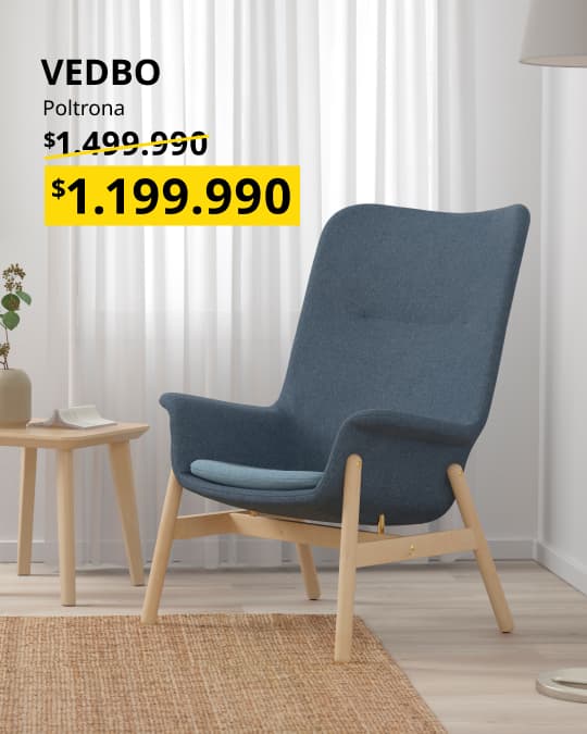 Poltrona gris VEDBO en una sala