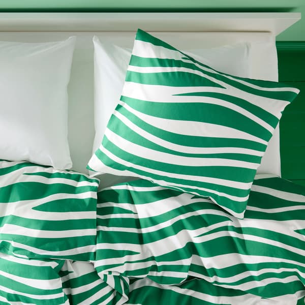 PORTLAKMÅLLA pillows in green and white.