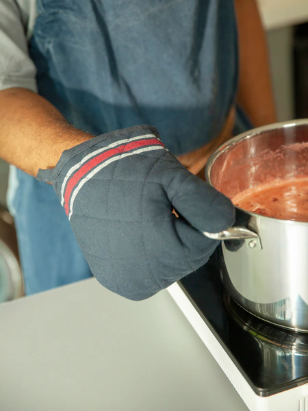 Pot holders & oven gloves