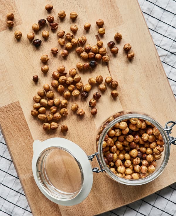 Prepping for a dinner party at home? IKEA has a lot of ideas for simplifying your cooking routine. Fix and serve snacks on a practical chopping board such as IKEA PROPPMÄTT in beech.