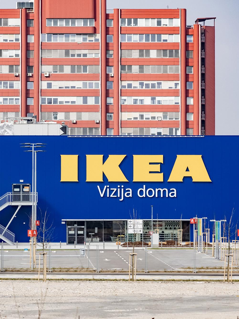 Prikaz napisa IKEA - vizija doma na trgovini IKEA Ljubljana.