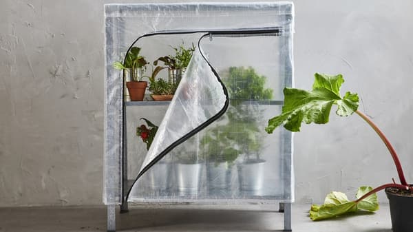 Прозрачные стеллажи HYLLIS с чехлами