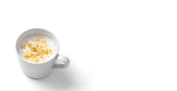 Pumpkin spiced latté se šlehačkou a skořicí