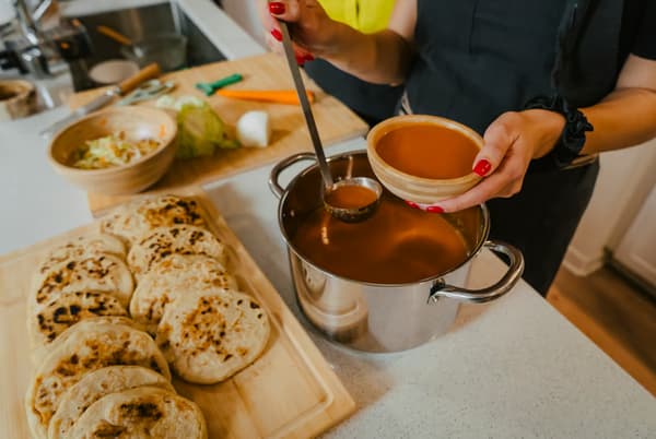 pupusas con caldo