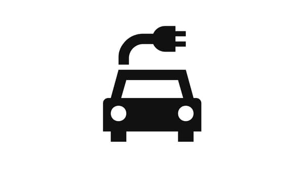 電源プラグがついた車のピクトグラムで、イケアのEVやカーシェアリングサービスなど電気自動車を表現