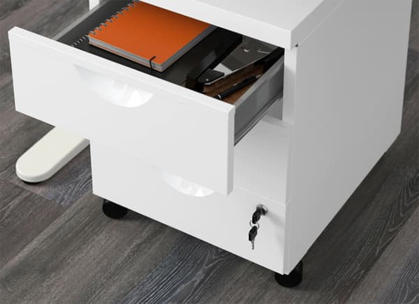 Rangement dans un bureau partagé