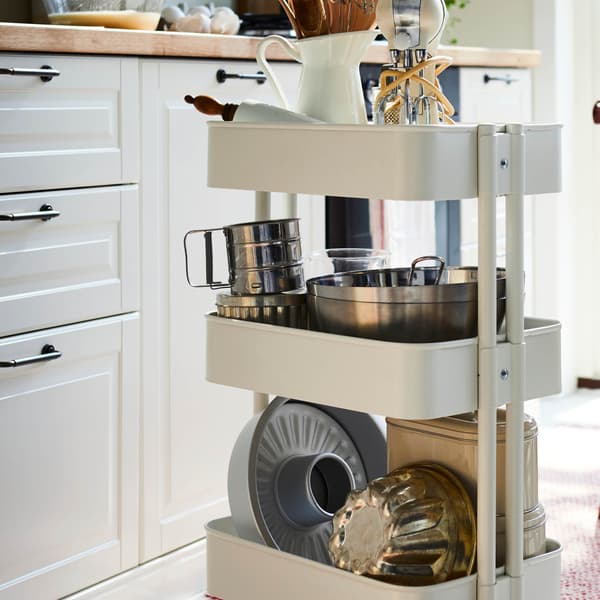 RÅSKOG kocsi tele fém edényekkel.