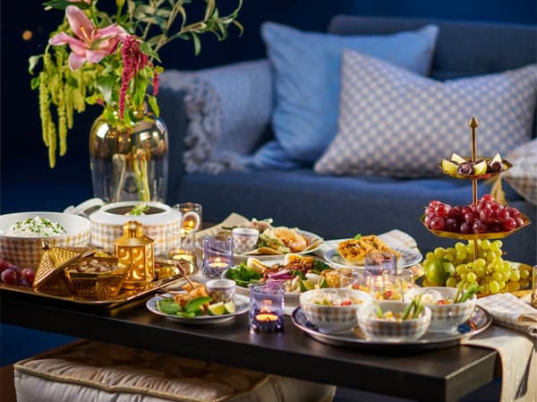 Raya delicacies plated on the GOKVÄLLÅ plates, bowls and serving trays.