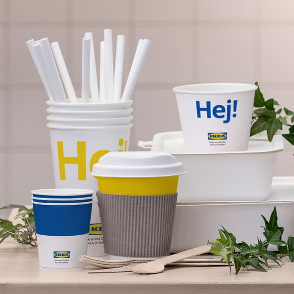 Récipients alimentaires, tasses, pailles et couverts IKEA faits à 100 % en matériaux renouvelables.