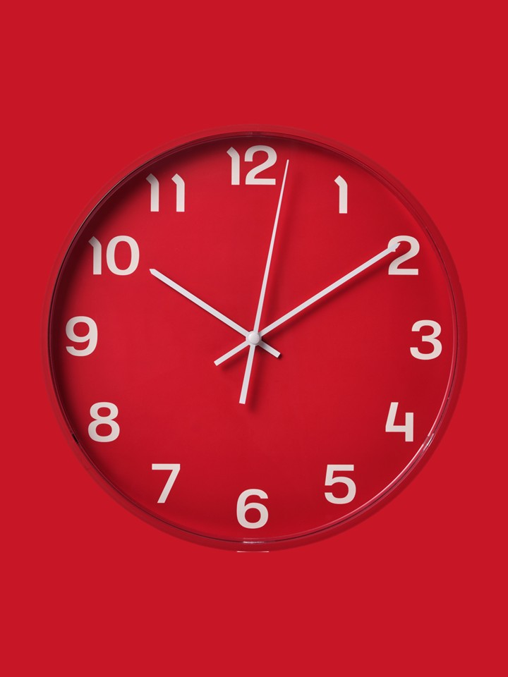 red clock
