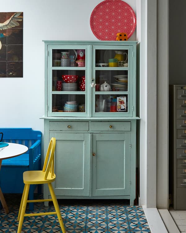 Relookez vos meubles avec de la peinture.