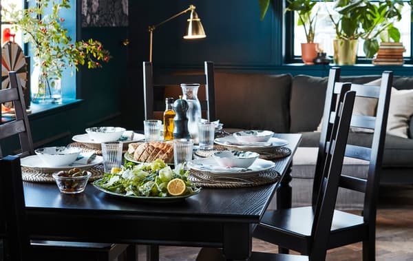 Remettre à l’honneur les soupers en famille est plus simple avec une table extensible et conviviale qui permet aussi d’accueillir les amis.