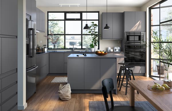 Rendez-vous de conception d'une cuisine avec un conseiller IKEA.