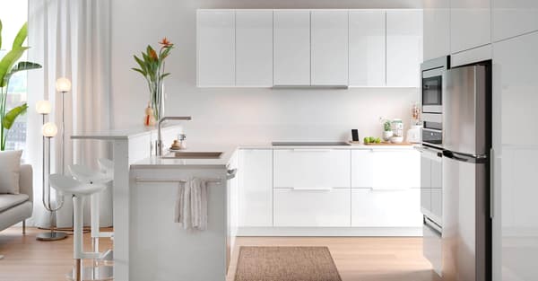 RINGHULT kitchen with clean, straight lines and a glossy surface.