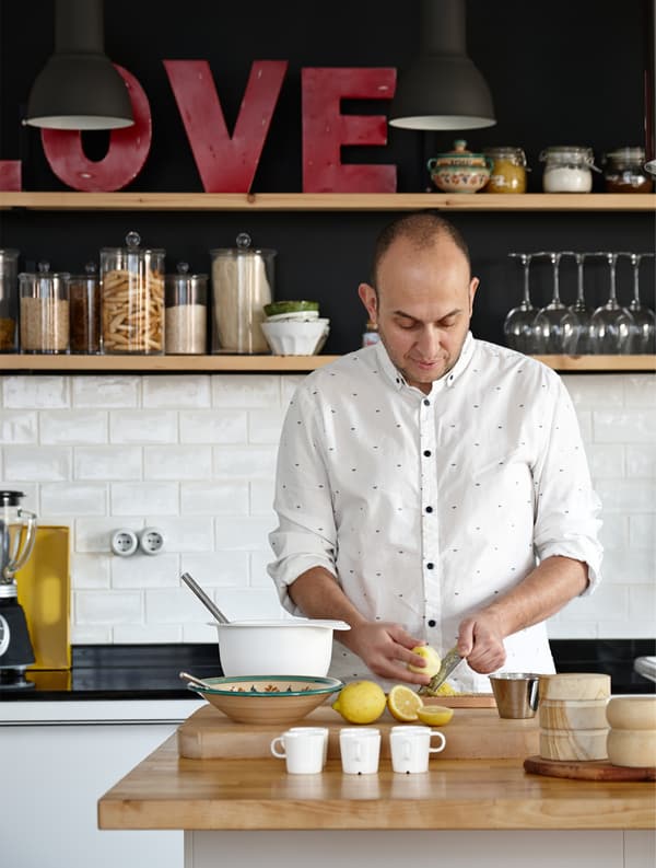 Rober in his kitchen preparing ingredients to make lemon mousse.
