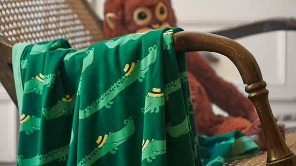 RÖRANDE blanket 80x100 cm crocodile/green