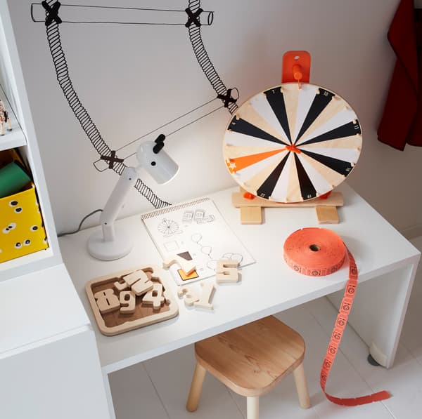 Roue de la fortune LUSTIG à motifs en noir et blanc, fabriquée en pin léger.