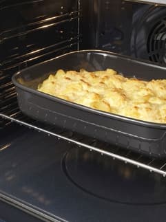 Safates per a forn, ideals per cuinar plats al forn com gratinats o rostits.