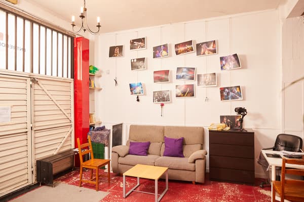 Sala d'estar polivalent abans de ser reformat.

